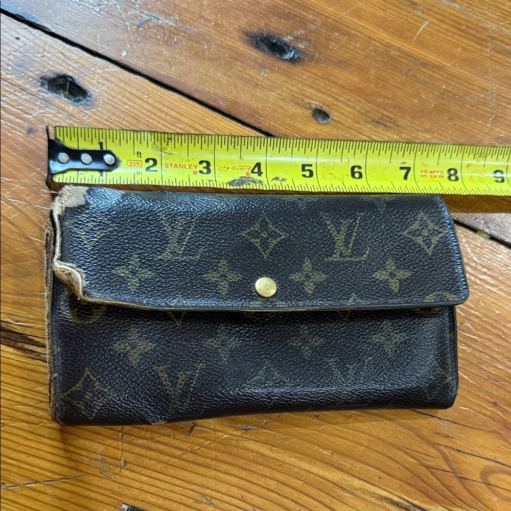 Louis Vuitton Black and Gold Monogram Wallet - Picture 2 of 14